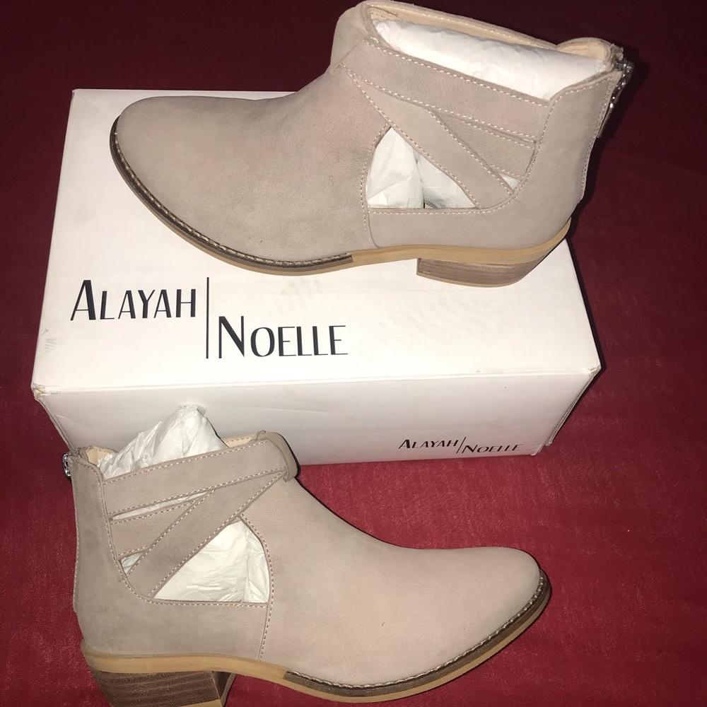 Fashionable wedged booties